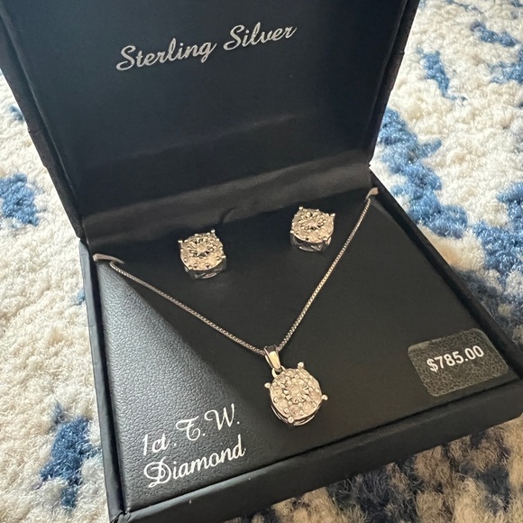 NWT super sweet Diamond Solitaire earrings and pendant set - Picture 1 of 6